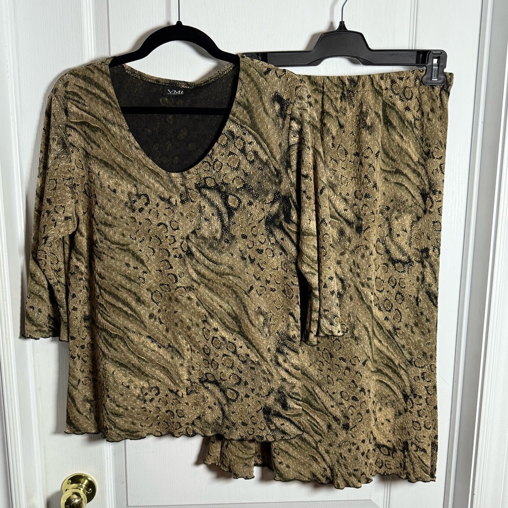 Vintage Villa Mode International Tan Patterned Skirt Set